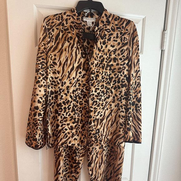 LUXE MORGAN TAYLOR INTIMATES LEOPARD SILKY PAJAMA SET WOMEN Size Medium - Picture 2 of 11